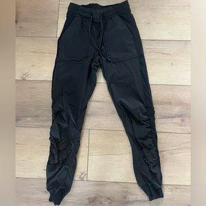 Women’s lululemon black beyond the studio joggers!